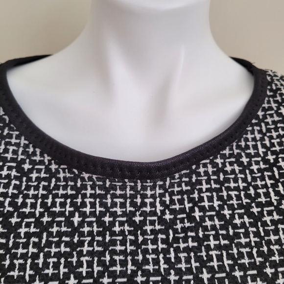 Max Studio Sweater Top High/Lo Sz M Black White 3/4 Sleeve Scoop Neck Split Side - Picture 3 of 9
